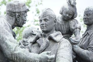 V Polsku strhávají pomníky Rudé armády. „To už je za hranou,“ říká Kraus - Seznam Zprávy